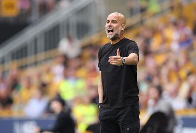 El entrenador del Manchester City, Pep Guardiola, grita durante el partido de la Premier League inglesa entre el Wolverhampton Wolves y el Manchester City.