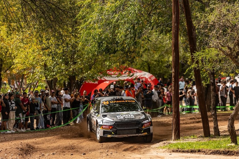 Miguel Baldoni y Gustavo Franchello (Škoda Fabia RS Rally2) durante el shakedown hoy.