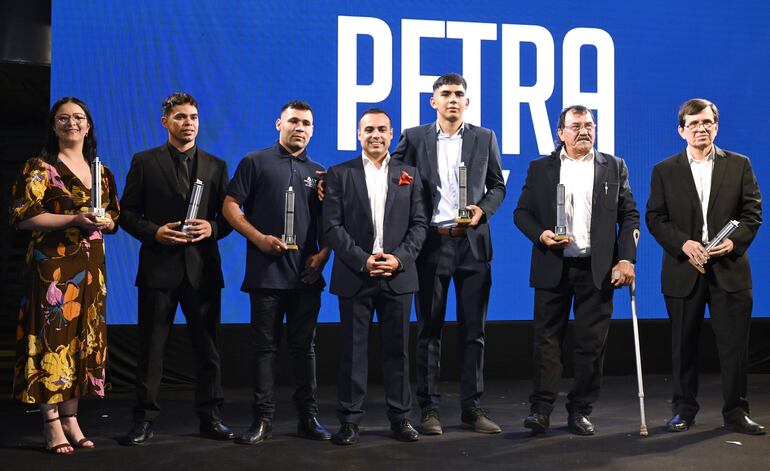 Durante el acto de inauguración, recibieron un reconocimiento los responsables de la obra.