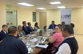 La reunión entre autoridades de la DNIT y los gremios de contadores se realizó en la sede de la administración tributaria.
DNIT
Colegio de Contadores del Paraguay 06-11-2024