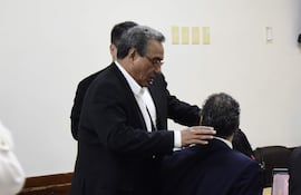 El exgobernador de Central Hugo Javier González se encuentra en estado grave e internado en terapia intensiva del Hospital Nacional de Itauguá (HNI).