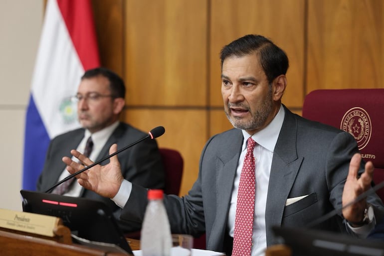 Silvio Ovelar, senador.