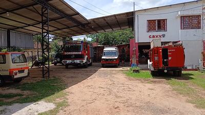 Bomberos voluntarios fueron atacados por una mujer a la que pretendían auxiliar.