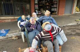 Los muñecos de Judas Kái, en el Paseo de los Yuyos.