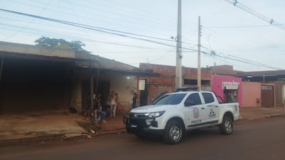 Intervención policial en el lugar en que ocurrió el homicidio en Pedro Juan Caballero.