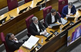 Representantes del Banco Atlas ante la Comisión "garrote" del Congreso Nacional.