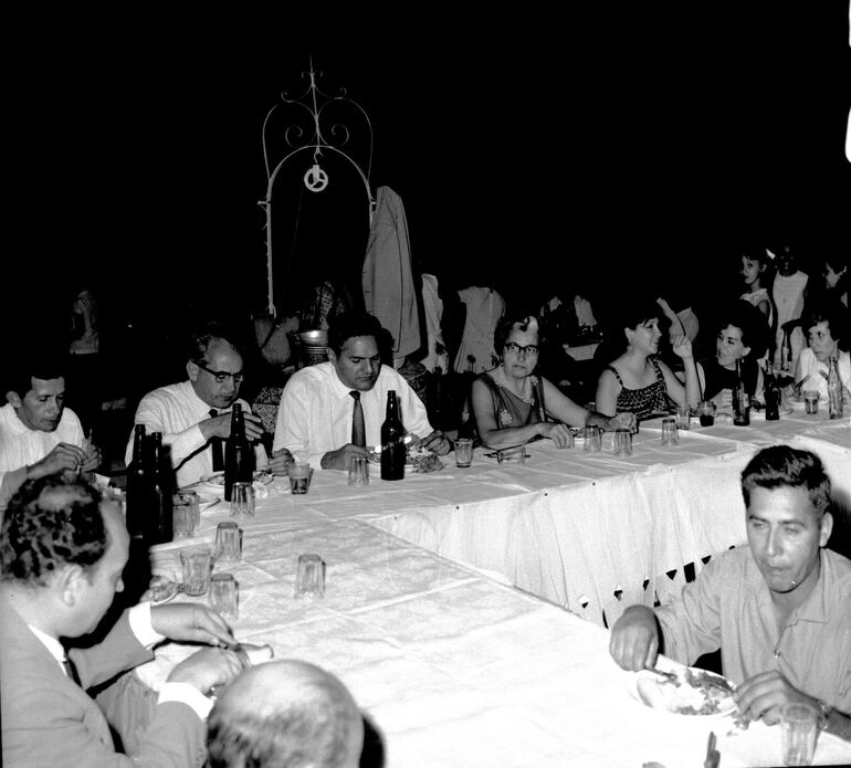 En la foto dos importantes referentes de la oposición en 1968: Dip. Carlos Alberto González, presidente del Directorio del PLRA y Dip. Juan Speratti, del Partido Revolucionario Febrerista.