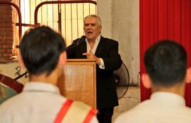 Horacio Galeano Perrone durante su discurso como director general del Colegio Nacional de la Capital (CNC).