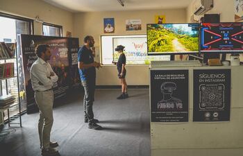 Fotografías que ilustran a ediciones anteriores del EXPYLAB