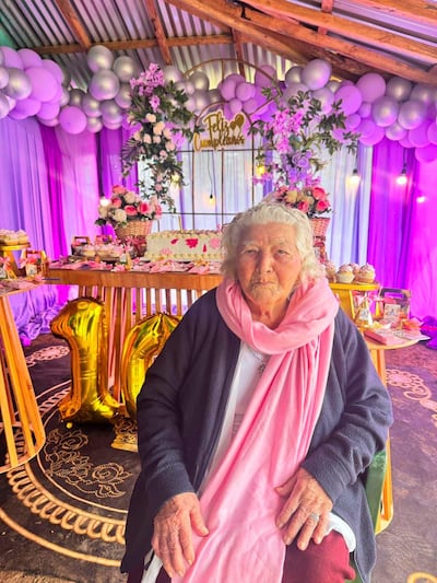 Doña Angélica Russi, rodeada de su familia y amigos, celebra sus 102 años en San Agustín, Caazapá.
