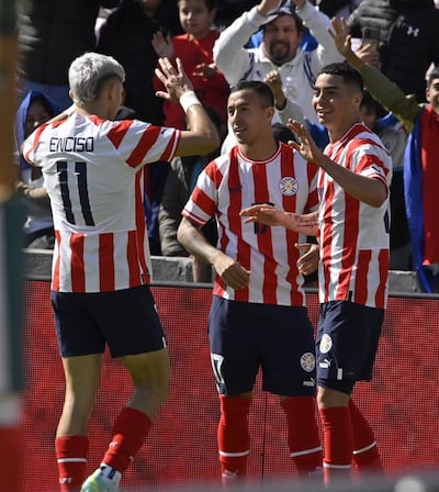 Julio Enciso, Alejandro Romero Gamarra y Miguel Almirón, celebrando el primer gol de Paraguay ante Nicaragua.