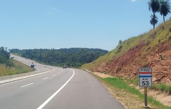 Desde el kilómetro 53 de la ruta PY02, la vía permanece sin iluminación desde hace más de un año, exponiendo a conductores y peatones a constantes riesgos.
