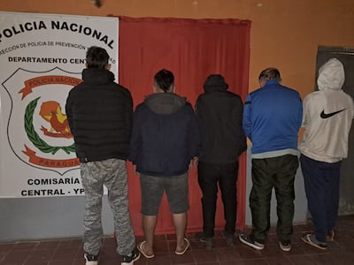 Hallan motocicleta hurtada en una vivienda y aprehenden a cinco personas en Ypané