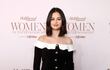 Selena Gómez llegando a la gala anual Women in Entertainment de The Hollywood Reporter presentada por Lifetime.