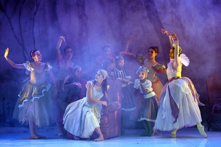 La escenografía y los efectos especiales lograron sumergir al público en un auténtico cuento de hadas. Fotografía: Fernando Romero / ABC.