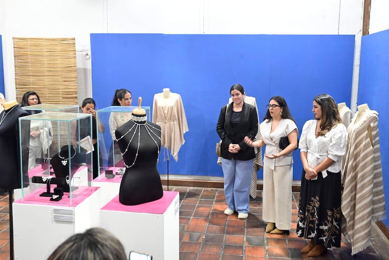 Exposición Artesanía + Diseño	en el Centro Cultural Manzana de la Rivera