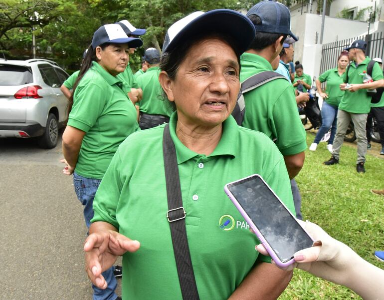 Eugenia Aquino, quien estuvo como cuidacoche durante 34 años.