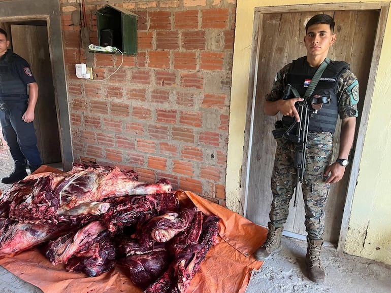 Casi 600 kilos de carne vacuna de dudosa procedencia, incautada por agentes policiales de Fuerte Olimpo.