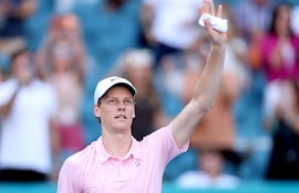 Jannik Sinner (24 años) derrotó con facilidad al estadounidense Frances Tiafoe.