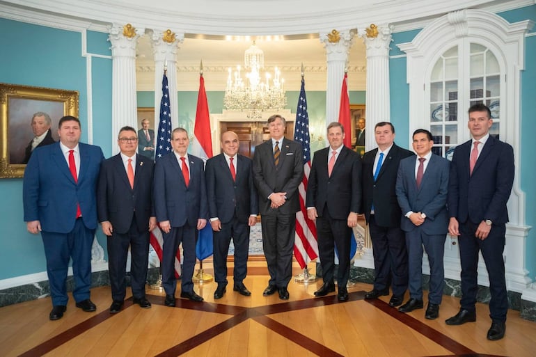 La comitiva de cartistas y el senador libero cartista Dionisio Amarilla de tour por Estados Unidos.