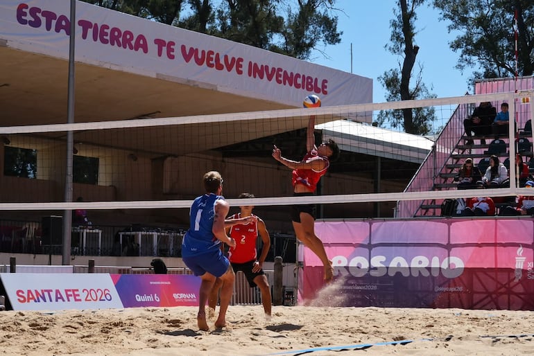 Enfrentamiento entre duplas paraguayas en el primer duelo.