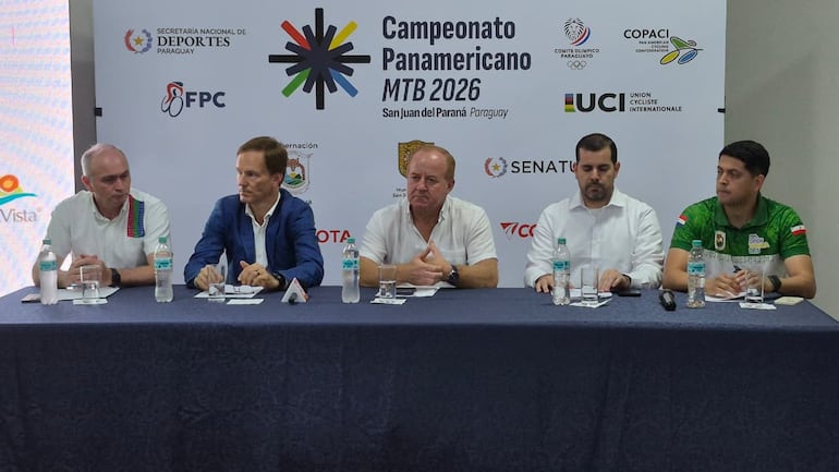 Conferencia de prensa de presentación del Campeonato Panamericano de MTB en la Gobernación de Itapúa.