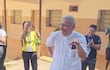 Monseñor Valenzuela Alegre se unió a los jóvenes en un baile lleno de entusiasmo y alegría.