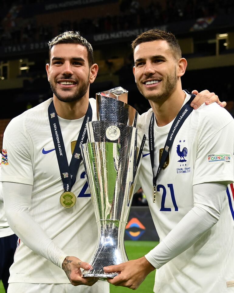 Lucas y Theo Hernández, de la Selección de Francia.