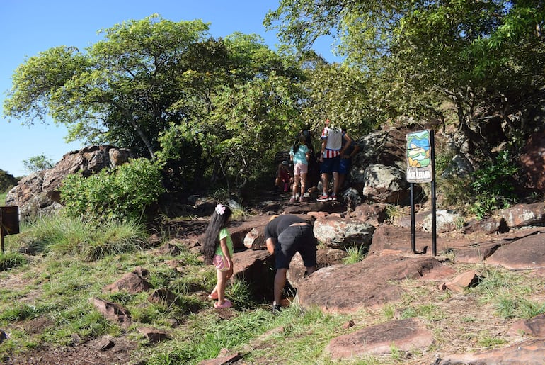 Los peregrinos visitaron también el Ikua Kerana.