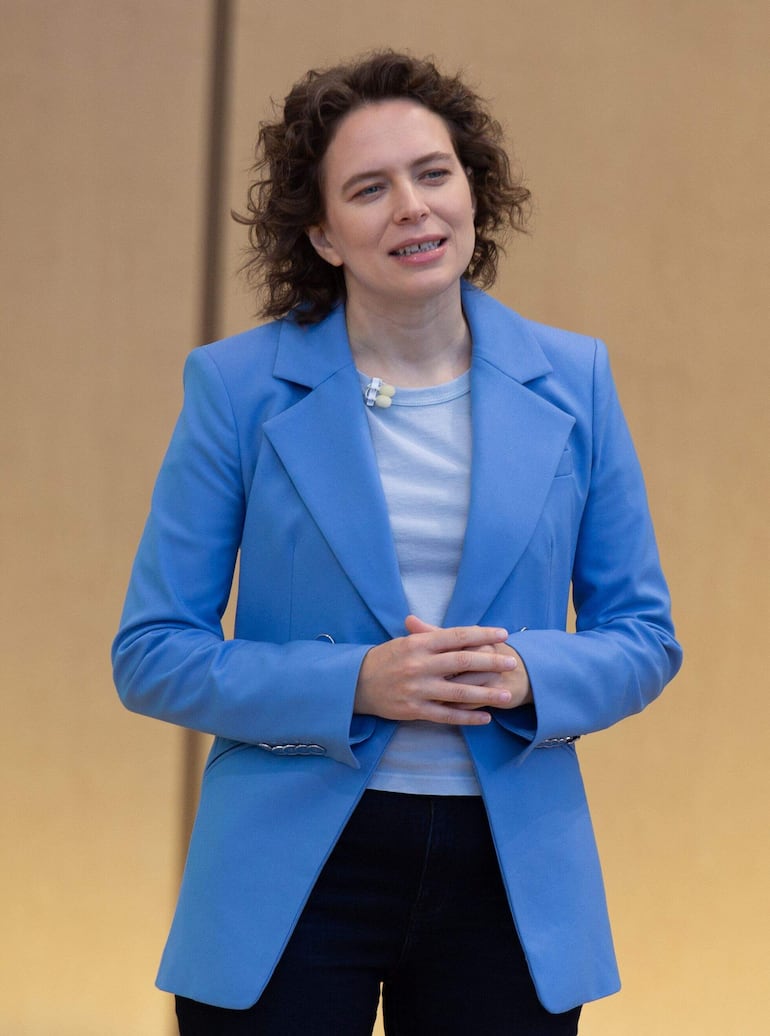 La vicepresidenta de búsqueda de Google, Liz Reid, habla durante la conferencia tecnológica para desarrolladores Google I/O 2026 en Mountain View, el 19 de mayo de 2026.