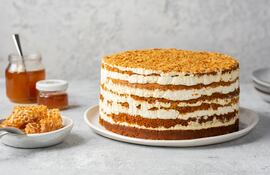 Torta Medovik, un clásico de la repostería eslava, especialmente popular en Rusia y Ucrania.