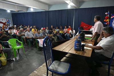 Sindicatos de choferes realizaron hoy, a las 15.00, un Congreso de Trabajadores, instancia en la que resolvieron ir a una huelga los días 16 y 17 próximos. El encuentro se realizará en el local de la Central Nacional de Trabajadores (CNT).