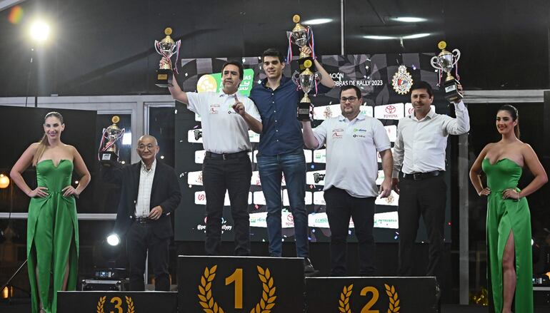 La RC4A puso a Bruno Llano y Ramiro Ayala en la cima, acompañados por Diego Cruz y Patricio Rivas como segundos y Riyosuke Shima, en el tercer escalón del podio.
