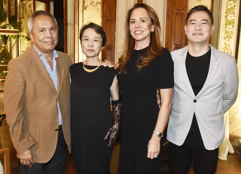 Rodolfo Oviedo, la embajadora de Japón Yoshie Nakatani, Denise Cogo y Rodrigo Morimoto.