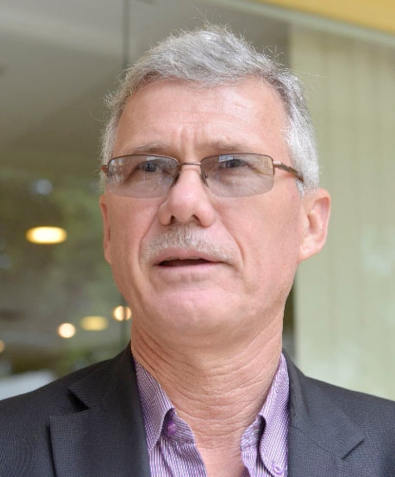 El diputado Edwin Reimer (ANR, cartista) justifica voto contra uso de fondos sociales de binacionales para comprar remedios.
