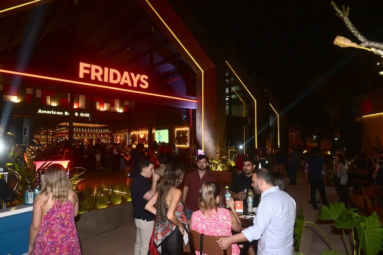 TGI Fridays es la primera marca que ya abrió en la Plaza de Experiencia de delSol.