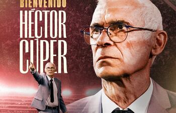 Héctor Raúl Cúper, entrenador argentino que tomará las riendas del plantel principal de Universitario de Deportes.