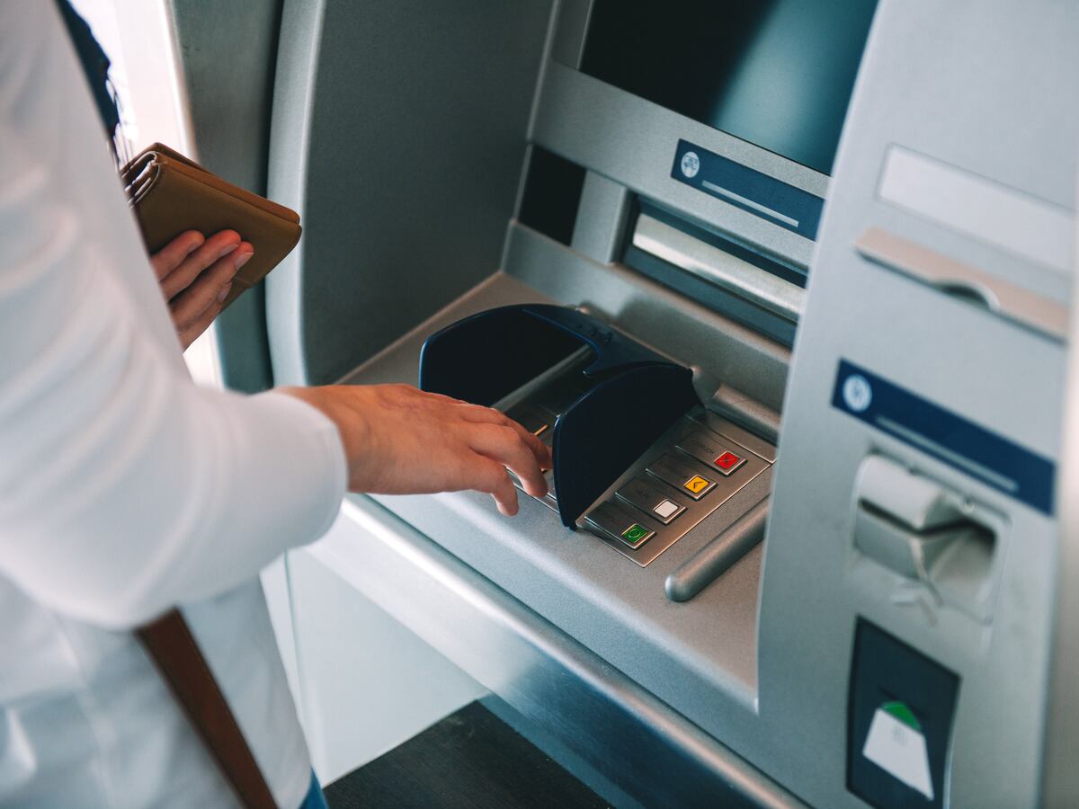 Funcionarios públicos cobran hoy sus salarios de agosto: ¿quiénes reciben el pago?