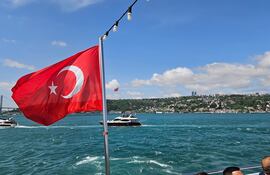 Bandera de Turquía, en Estambul.