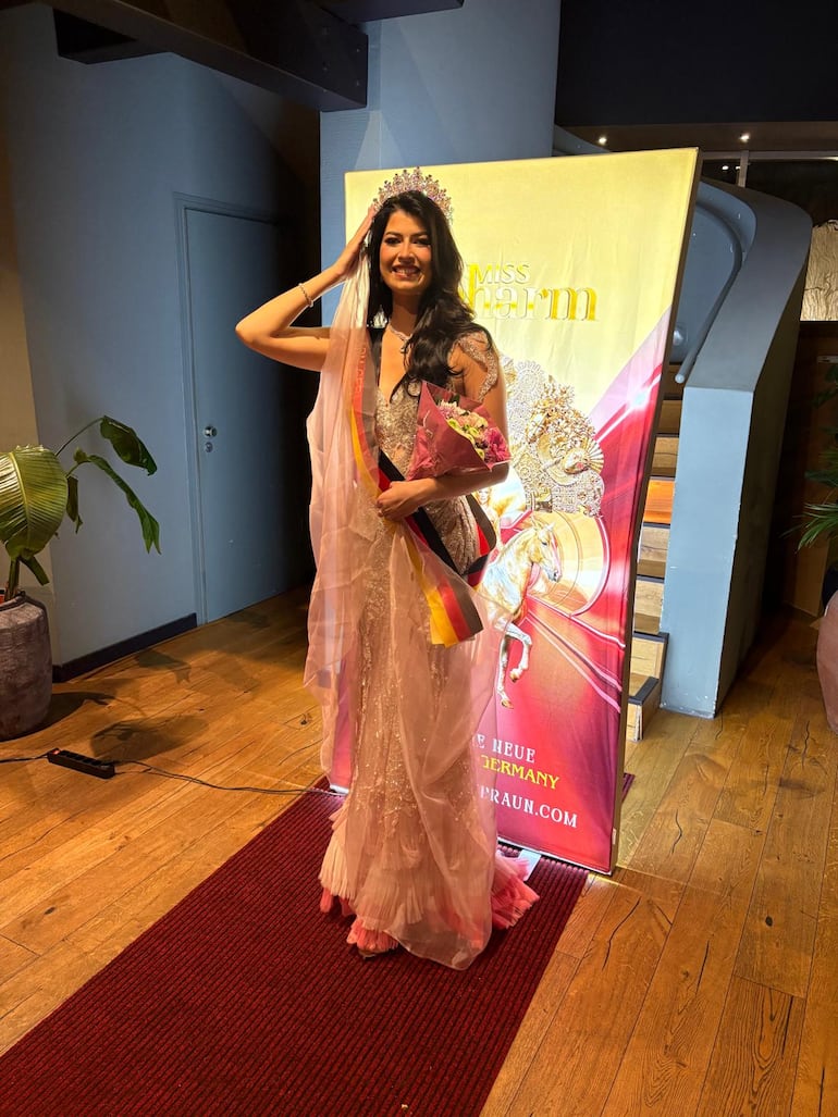 "Esa noche no solo llevé un vestido hermoso, sino también el talento de Paraguay, el amor de mi madre y una parte de mis raíces conmigo", destacó Sarah Catherina Völmecke Segovia. (Gentileza)