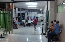 Una importante cantidad de pacientes se encuentra aguardando a ser atendidas en urgencias de adultos en el Hospital Materno Infantil de Loma Pyta.