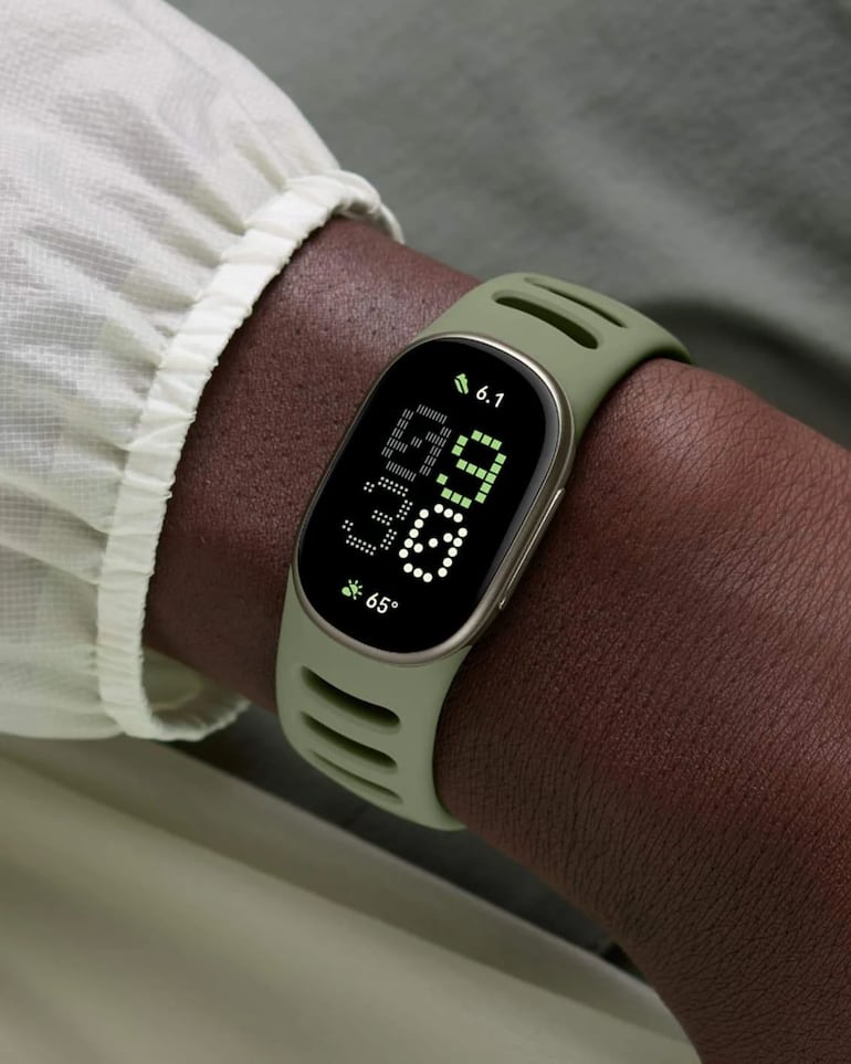 Google Fitbit Edge.