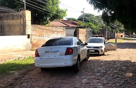 El vehículo abandonado tras una persecución y tiroteo en la ciudad de Lambaré ayer 6 de mayo.