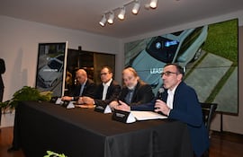 Rubén Garay, gerente de Marketing; Alcides Fariña, gerente general; Reiner Bendlin, presidente, y Fernando Casaccia, gerente comercial de Perfecta Automotores.
