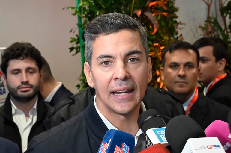 Santiago Peña en el Centro Cultural del Puerto durante el evento Che Roga Pora.
