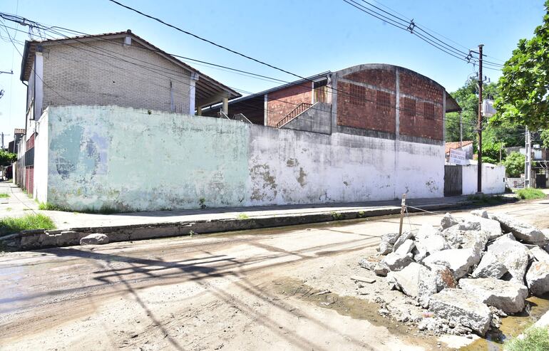 Escuela Clara Piacentini de Cacace, de la zona de Santa Ana de Asunción, es una de las 316 donde realizarán estudios de relevamiento.