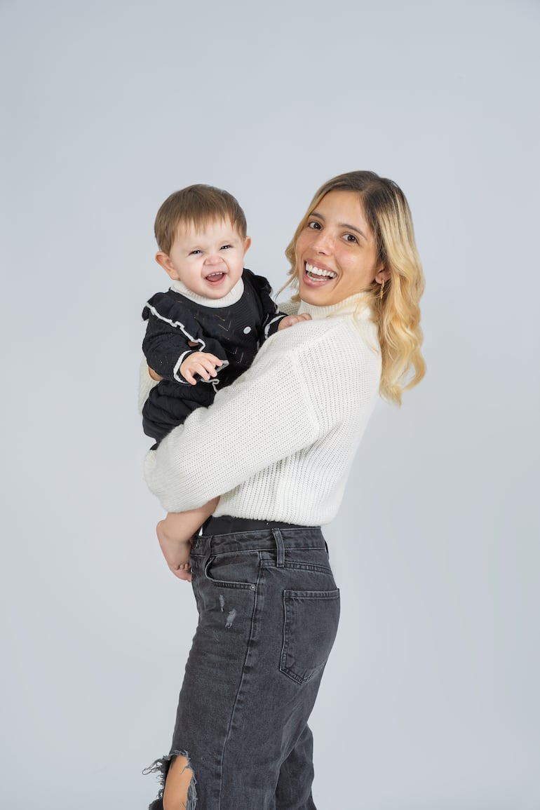 Para Gabi la familia se convirtió en el sostén fundamental de esta nueva etapa. Su madre, su esposo y todo su entorno asumieron un rol clave para que pudiera seguir persiguiendo sus sueños deportivos sin descuidar la crianza de Margot.