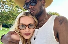 Madonna con su hijo David.