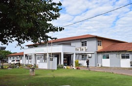 El Hospital Regional de Paraguarí enfrenta falta de medicamentos, insumos y reactivos, además de tener fuera de servicio el tomógrafo.