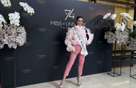 La representante de Países Bajos posa este lunes, en Bangkok (Tailandia).